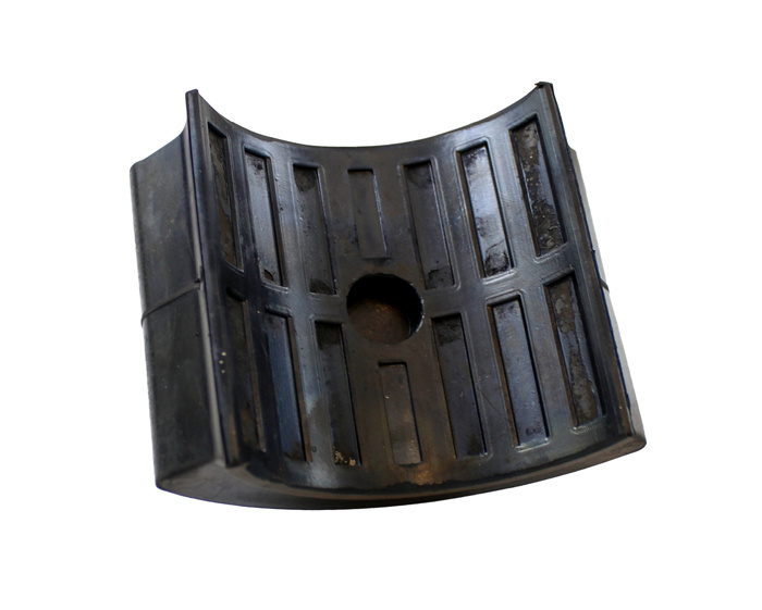 Rubber spacer rear axle 7/900 82-98