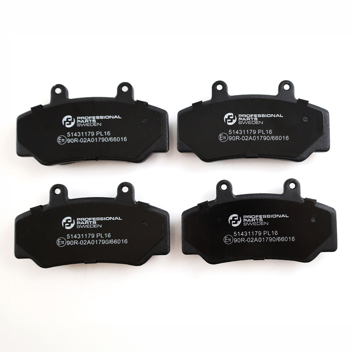 Brake pad kits  700/900 front